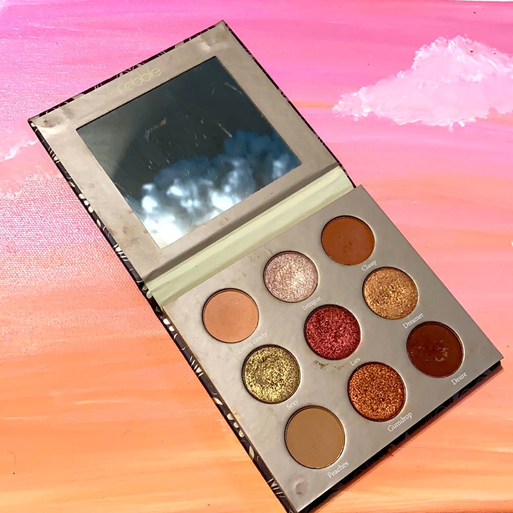FEBBLE eyeshadow palette